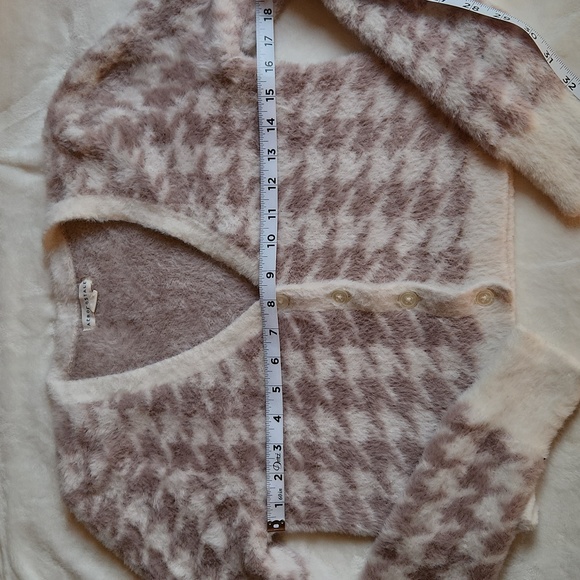 Aeropostale, Women's Super Soft, Fuzzy Pink Fall, Cropped Button-Up, Sweater - Picture 7 of 9